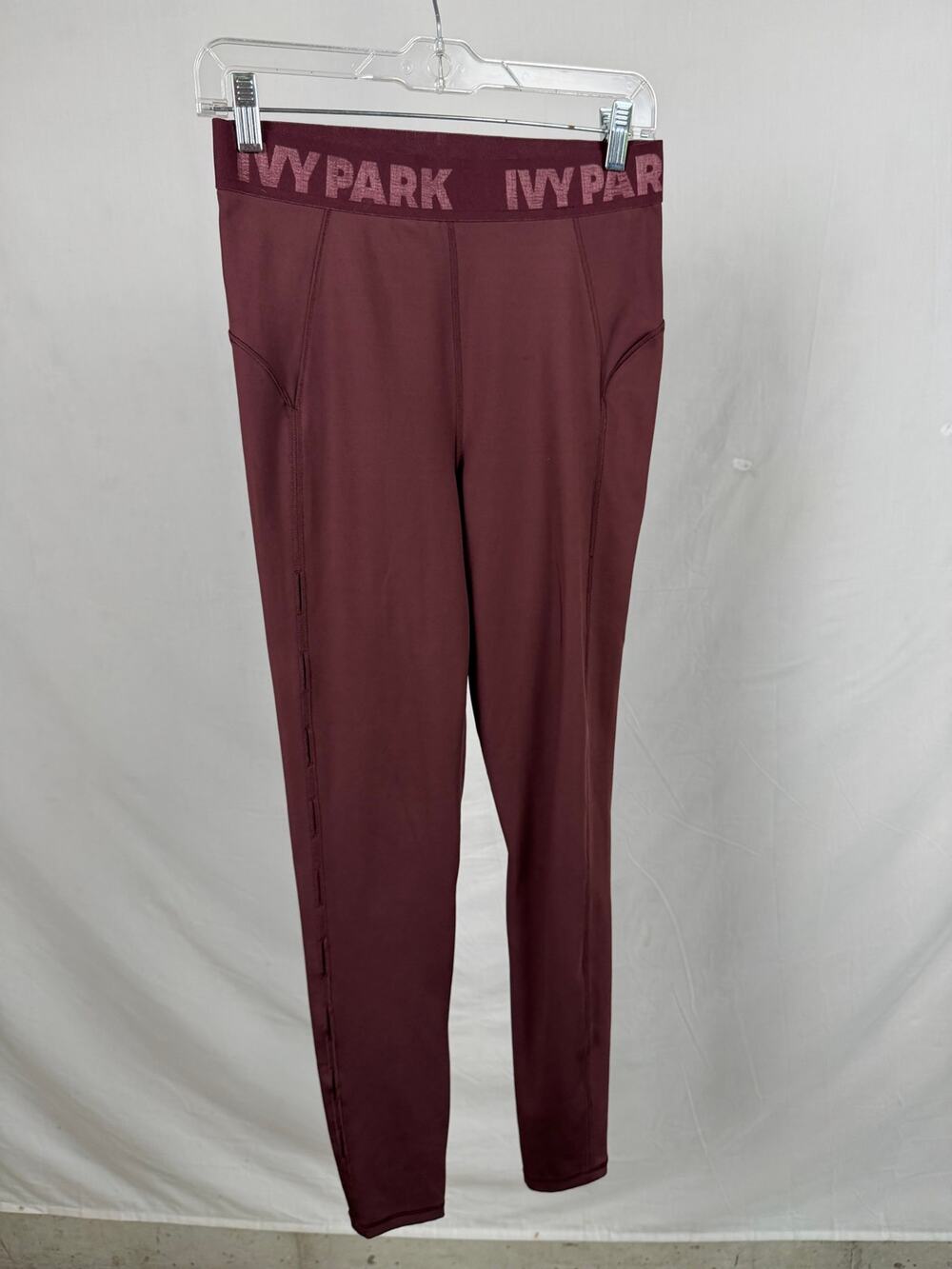 Ivy Park Burgundy Maroon Logo Waistband Athletic Leggings Size Medium M 26.5"